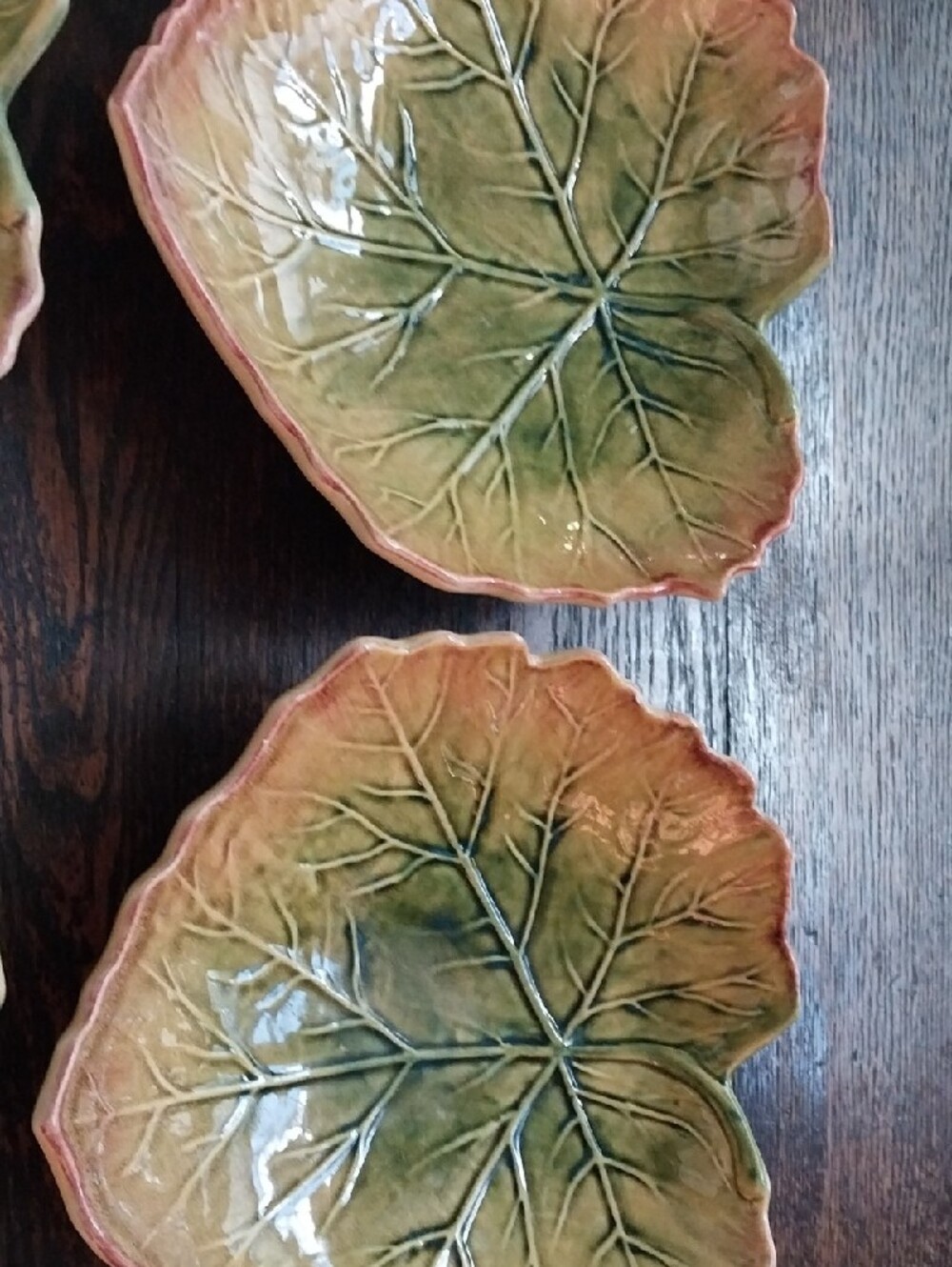 Leaf Shaped Serving Or Salad Bowls - Picture 4 of 7